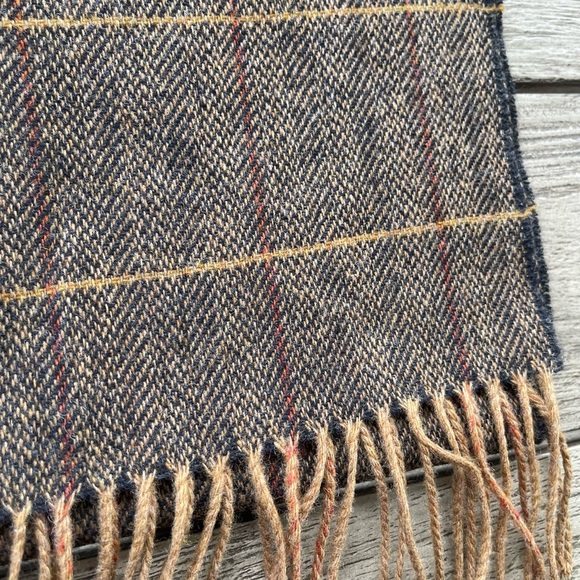 Henry White Dublin 100% Lambswool Plaid Fringed Wrap Scarf - Picture 3 of 5